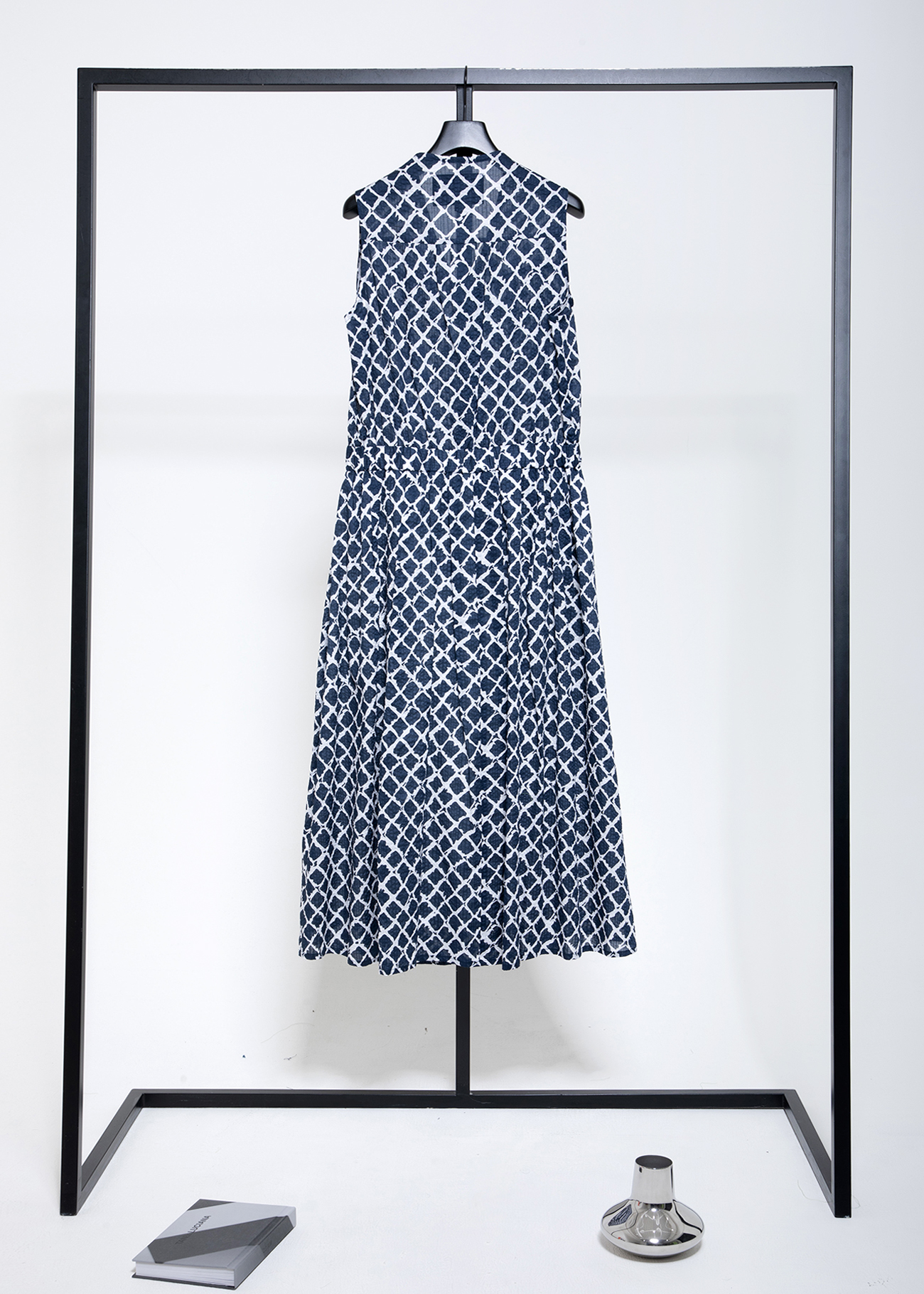 Printed V-neck Sleeveless Dress